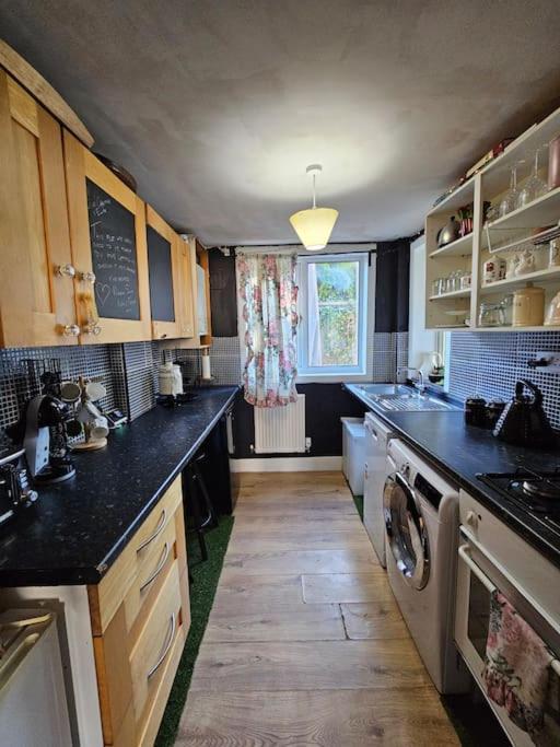 Oxgang'S Shabby Chic Apartment เอดินบะระ ภายนอก รูปภาพ